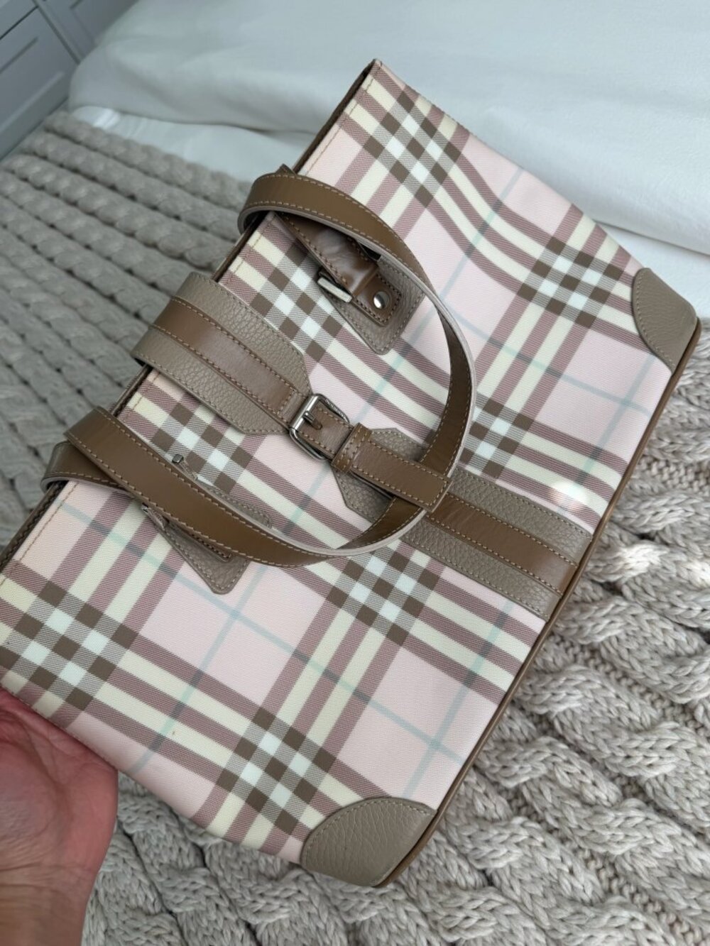 Burberry Pink Nova Check Medium Tote Bag - Picture 2 of 11